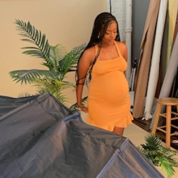 Asymmetrical short ruffle Maternity dress - Picture 2 of 5